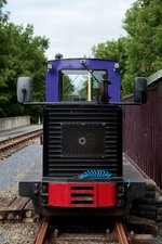 Lok HUNSLET in Kilmeadan Stn. am 21.06.2016. Gewöhnungsbedürftig die Anbringung der Spiegel.