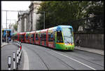 Diesen bunten Gliedertriebzug 5024 fotografierte ich am 26.09.2018 in Dublin in der Grafton Street.