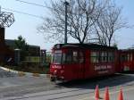 istanbul-kadikoy-moda-tram-meterspur Istanbul Tram 207 vom Typ Gotha T57 (ex Jena 104).
Eingesetzt auf der Rundkurs-Linie 20 Kadik�y-Moda. 
Auf der asiatischen Seite von Istanbul gibt es seit 2003 (nachdem die alte Stra�enbahn 1966 stillgelegt worden war) wieder eine Stra�enbahn.
Dies ist eine neuerbaute Rundstrecke in Meterspur, die mit alten Gotha-Zweiachser aus den 1950er Jahren befahren wird, die daf�r beschafft wurden. 

11.03.09