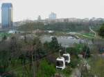 Istanbul Luftseilbahnen Die Luftseilbahn (Teleferik) zwischen Taskisla und Macka ist Teil des �ffentlichen Nahverkehrsystems in Istanbul.
Sie �berbr�ckt einen Taleinschnitt und verbindet so in erster Linie die Gegend von Taksim mit den Geb�uden der Technischen Universit�t.
Es ist eine von der Firma POMA aus Grenoble gebaute Kabinenumlaufbahn. 
13.04.09