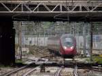 Ein .Italo nähert sich der Bahnhof von Milano Porta Garibaldi - 04.07.2014