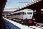 Fast 60 Jahre nach der Ablieferung der ersten Fahrzeuge waren im April 1996 noch einige Schnelltriebwagen der Reihe ETR 220 im Dienst, hier eine Doppeltraktion im Bahnhof Roma Termini