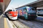 Hier links ETR450 008 als ESC561 von Roma Termini nach Reggio di Calabria Centrale und rechts R7186 von Frascati nach Roma Termini, diese beiden Zge standen am 16.7.2011 in Roma Termini.