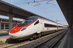 Le FFS EC 42 - il treno che Venezia a Ginevra - è in 2015/05/30 a Venezia Santa Lucia pronto per la partenza.