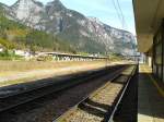 Blick auf den ehemaligen Güterbahnhof von Pontebba. Einst bestand der Bahnhof Pontebba aus ca. zehn Gleisen wovon nur noch vier übrig geblieben sind.