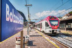 Ein ETR 170 wartet im Bahnhof Bolzano/Bozen, auf die Abfahrt als R 10971 nach Verona Porta Nuova.