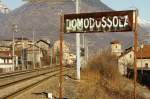 Am 22.01.2011 steht die Bahnhofstafel von Domodosolla zimlich verrostet und einsam in Gleisnhe. Wie lange die wohl schon dort stehen mag???