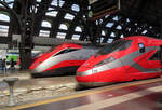 Zwei verschiedene Rote Pfeile (Frecciarossa) sind in Milano Centrale angekommen. Milano, 25.4.2023