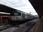 Italien 02.09.14-17:19: Anfahrtbereit steht ein dieselbespannter Zug nach Napoli