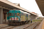 Am 01.04.2023 wartet ALn 668 3229 als R 12941 nach Siracusa im Bahnhof von Gela auf die Abfahrt.  