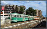 Auf den Gleisen des Bahnhofs Catania-Borgo stehen am 29.02.2024 zahlreiche abgestellte Trieb- und Beiwagen. Mit der Corona-Pandemie wurde das Angebot auf der FCE deutlich reduziert und damit weniger Fahrzeuge eingesetzt. Vorn ist der Beiwagen R.551 zu sehen.