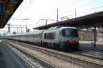 Eine E 402 fuhr am 26.07.09 mit einem Euro-Star-City nach Venedig in den Bahnhof Verona Porta Nuova ein
