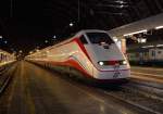 Der von Sergio Pininfarina designte ETR 500-Triebkopf (Monotensione)  FRECCIABIANCA  mit der Ordnungsnummer 414 111 war am 16.05.2014 mit dem Eurostar ES 9748 von Venezia Santa Lucia nach Milano Centrale unterwegs und wurde von mir ebendort fotografiert.