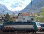 Trenitalia E 405040 steht mit kunstvoller Bemalung in Bolzano  6.4.10