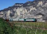 Die E 405 028 und die E 412 009 mit einem KLV-Zug am 28.03.2015 unterwegs bei Salorno.