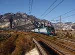 Die E 412 005, die E 412 015 und die E 405 025 mit einem KLV-Zug am 18.11.2017 unterwegs bei San Michele all'Adige.