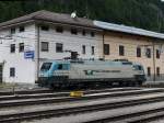 Die EU 43-002 am 11.06.2009 bei einer Rangierfahrt im Bahnhof Brenner.