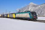 E 412 017 und Dispolok ES64 F4-009 mit einem Aufliegerzug in Richtung Brenner bei Oberaudorf am 10.02.13