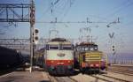 Viel Verkehr herrscht am 19.1.1991 an der Zufahrt zum Bahnhof 
Venedig Santa Lucia.
Links kommt FS Elektrolok 444054 mit einem Schnellzug vom Festland,
whrend rechts die elektrische Rangierlok 321016 die Vorbeifahrt 
dieses Zuges abwartet.