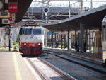 444 018 beim umsetzen für den IC 612 nach Rimini.