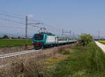 Die E 464 334 mit einem R am 21.04.2017 unterwegs bei Villafranca di Verona.