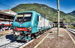 E 464.032 fährt mit dem RV 2259 (Bolzano/Bozen - Verona Porta Nuova - Bologna Centrale), aus dem Bahnhof Bolzano/Bozen aus.