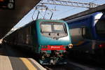 31 lug 2019 Roma termini station, e lok e 464.172 wait to start for a service