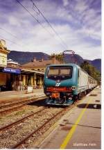 E464.033 der FS (Normalspurbahn) im Bahnhof Meran ca. 325m, im Juli 2005.