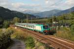 FS 464.247 bespannt am 31.08.13 einen Regionalzug von Brennero nach Verona. Aufgenommen bei Albes.