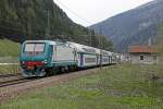 E464.251 hat am 6.05.2014 soeben den Bahnhof Brennero/Brenner und fährt mit ihrem Regionalzug nach Süden.