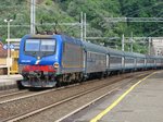 08.06.2016 17:28 FS E 464. 690 schiebt einen Regionalzug aus Sestri Levante nach La Spezia Centrale aus dem Bahnhof Levanto.