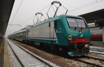 464.634 steht am Morgen des 1.10.2016 mit einer Dosto-Einheit in Venezia Santa Lucia.