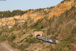 R 3842 (Palermo Centrale-Messina Centrale) mit Schublok 464 027 bei Pollina 4.10.16