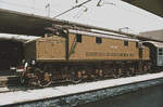 Dreißig Jahre, bevor ich die E656 516 in Trento fotografieren konnte, begegnete ich am 5. August 1980 der E626 304 vor einem Locale (Nahverkehrszug) nach Bologna im Bahnhof Firenze Santa Maria Novella. Die Lok wurde im Februar 1937 an die FS abgeliefert, zum Zeitpunkt der Aufnahme war sie bereits 43 Jahre alt. Die E626 steht am Anfang der Entwicklung des Gleichstrombetriebs mit 3000 Volt in Italien.