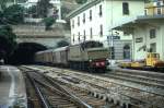  E seiventisei  mit Gterzug in Riomaggiore (cinque terre)Mai 1987 (E626 343)