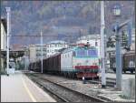 Im Endbahnhof Tirano steht E 633 090 abfahrbereit Richtung Sondrio und Lecco.