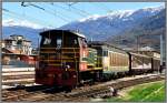 D 245 221 rangiert 633 210 mit beladenen Mineralwasserwagen vom Freiverlad ins Abfahrtsgleis in Tirano.