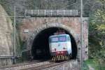 E656 428 verlsst das Nordportal des Tunnel von Castellemmare di Vlia; 09.12.2007
