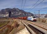 Die EU 43 003 mit einem Güterzug am 02.03.2019 unterwegs bei San Michele all'Adige.