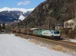 Die EU 43 002 und die E 483 002 mit einem Güterzug am 25.01.2014 unterwegs bei Campo di Trens.