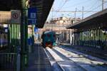 VENTIMIGLIA (Ligurien/Provinz Imperia), 16.09.2008, Nahverkehrszug nach Bordighera bei der Ausfahrt aus dem Bahnhof Ventimiglia