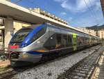 Ein ETR 425 steht am 06.06.2018 als Regionalzug Richtung Napoli Centrale in Salerno zur Abfahrt bereit.