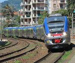 10.06.2016 12:09 Zwei ETR 425 Triebzüge anscheinend bei einer Testfahrt durch den Bahnhof Rapallo.