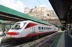 Ein ETR 460 der Trenitalia als FB 8613  FRECCIABIANCA  (Genova Piazza Principe - Roma Termini) beim pünktlichen Verlassen des Startbahnhofes, 07.09.2018.