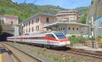 ETR 460.003 mit wohl verspteten EuroStar 9773 Genova Piazza Princ./Genua – Roma/Rom fhrt durch Hp.