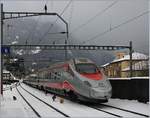 Ein FS Trenitalia ETR 610 verlässt Arth Goldau in Richtung Luzern.