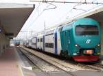 Treno 67 im Bahnhof Ravenna. Der Zug kam aus Bologna und fuhr weiter nach Rimini. Links im Hintergund, ausfahrender Regionalzug nach Bologna. Aufnahme am 22.August 2007