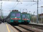 ALe 582-082 und 582-versprayt kreuzen zwischen Monza und Lecco im Bahnhof Carnate-Usmate. (16.04.2002)
