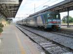 27.7.2010 18:02 FS Baureihe ALe 642-058 als Regionalzug (R) aus Livorno Centrale nach Grosseto bei der Ausfahrt aus Cecina.