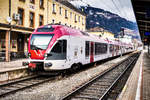 Ein ETR 170 in der Lackierung des Landes Trentino, wartet im Bahnhof Lienz, auf die Abfahrt als REX 1878 nach Fortezza/Franzensfeste.